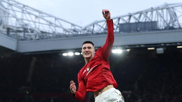 '셰슈코 극장골' 맨유, 풀럼에 3-2 극적 승리…리그 3연승