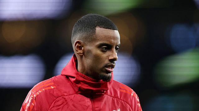 부상 이탈 리버풀 2,480억 공격수, 자리가 위태롭다...“에키티케 활약 보면 걱정해야 할 수도”