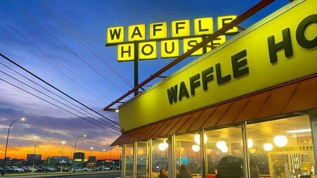군침군침 미국의 24시간 영업 식당 와플하우스 .jpg