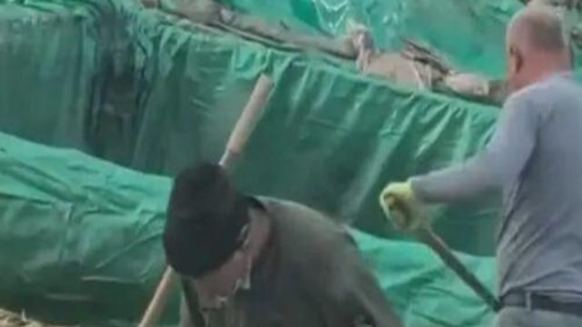 中 절임배추 공장서 담배 피우고 침을 '퉤'…공장 대표에 벌금 2억원