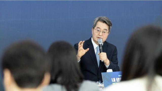 이재명은 신천지 시설 폐쇄, 김동연은 집회 취소…