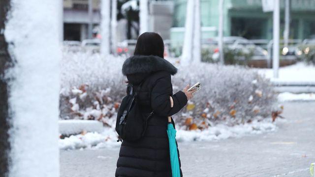 <오늘의 날씨> 전국 눈 그친 뒤 맑은 하늘⋯동해안 건조특보