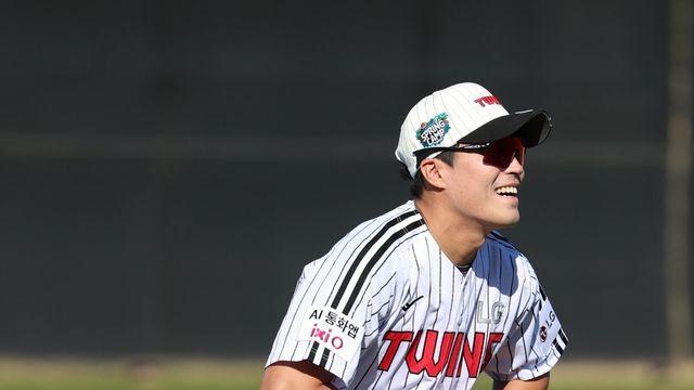 내·외야 멀티 플레이어, LG 천성호가 올해 팬들에게 듣고 싶은 말 “오늘 저기서 잘 하네”