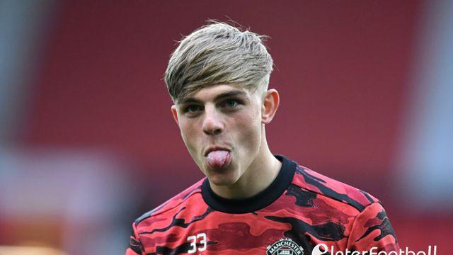 [오피셜] 前 맨유 유망주의 최후…英 2부리그 팀 입단→‘5분’ 뛰고 계약 해지 엔딩