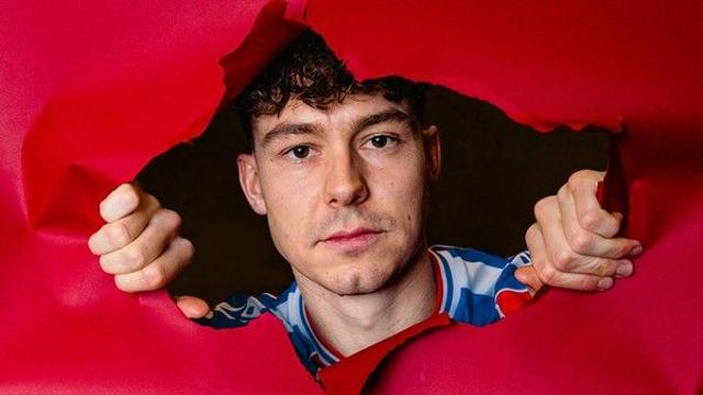 [공식발표] ‘황희찬 동료 떠났다’ 에이스에서 후보 전락한 라르센, 팰리스 이적 ‘존슨 기록 한 달 만에 깨졌다’