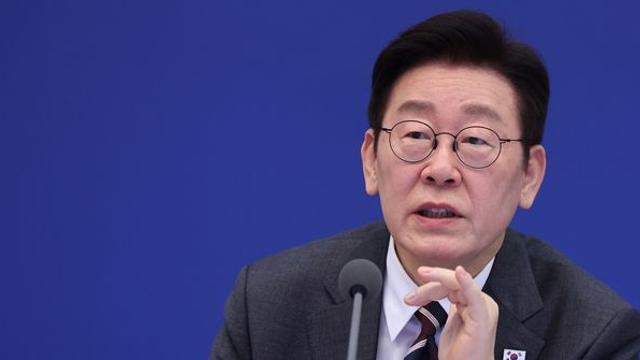 청와대 참모 주택 처분 시작...강유정·김상호 집 내놨다