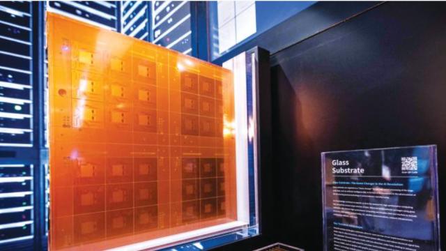 '미래 먹거리' 유리기판 전쟁...中 추격 속 SKC·삼성전기 상용화 잰걸음