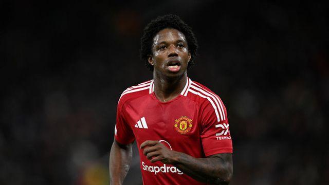 텐 하흐의 유산, 비행기 타기 직전에 이적 무산...‘제2의 박지성’ 부상에 맨유 탈출 실패