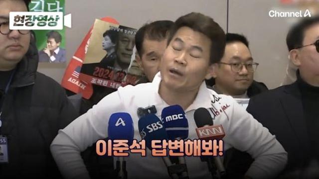 전한길, 갑자기 반말로 “이준석 답변해 봐!”…“쇼하지 말고”
