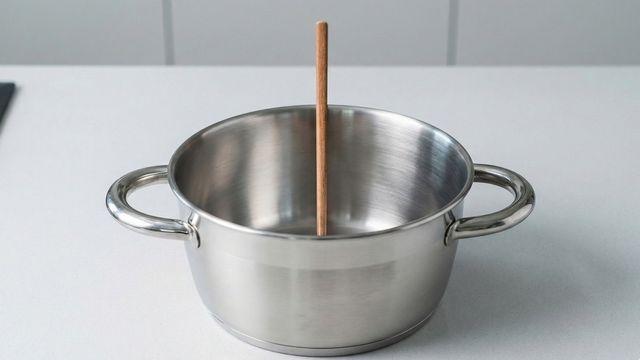 젓가락을 냄비에 꽂아보세요…여태 이걸 몰랐다면 손해입니다