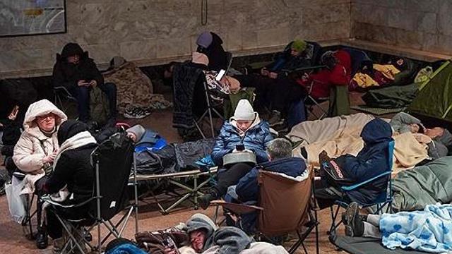 러, 3자협상 교착 와중에 우크라 아파트 등 한밤중 공습