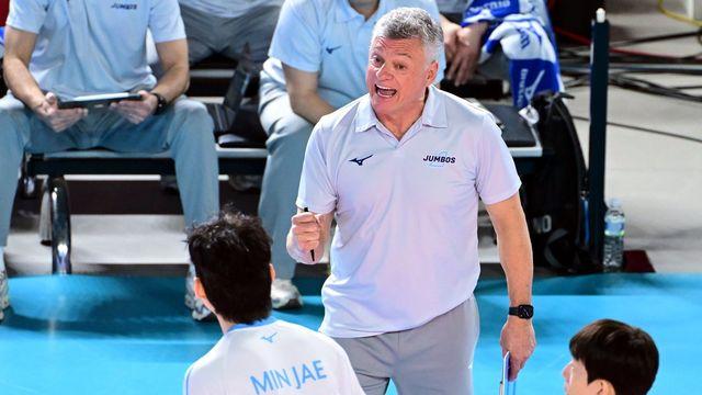 [SD 대전 인터뷰] 서브로 삼성화재 잡은 헤난 대한항공 감독, “러셀의 서브 80%만 때려도 충분”…고준용 대행, “뭘 해도 풀리지 않아”