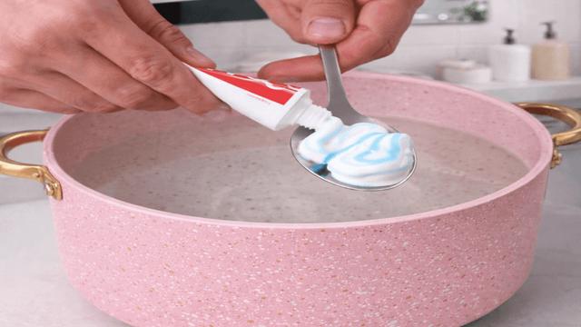 “그냥 버렸는데”… 다 쓴 치약을 냄비에 넣었더니 청소 업체 부를 일 줄었습니다