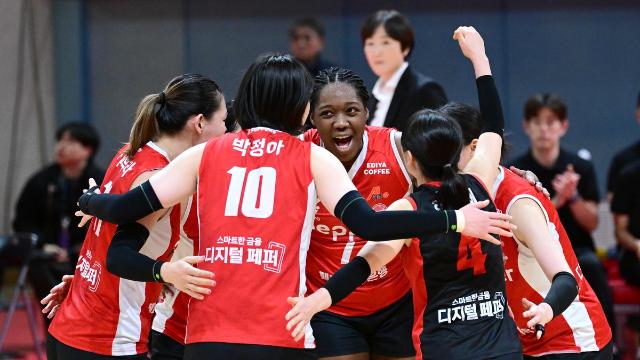 '조이 30점' 페퍼저축은행, 현대건설 '천적' 입증…3-0 완승