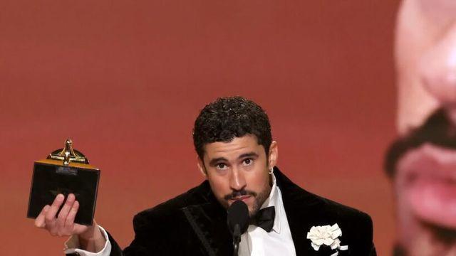 그래미 ‘올해의 앨범’, 배드 버니가 ‘ICE OUT’을 외치다