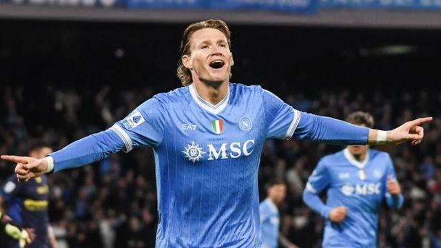 맨유선 이런 대우 상상도 못했다! 나폴리, '탈맨유→세리에 MVP' 잃을까봐 노심초사