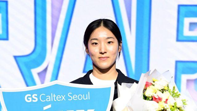 “감독님이 직접 운전해서 데려다주셨어요” 2007년생 신인 세터 최윤영, 특별 관리 속에 커가는 GS칼텍스의 미래