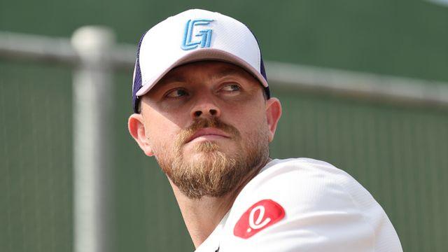 컵라면 먹고 한국어 감탄사까지...리더십 갖춘 롯데 자이언츠 새 외국인 투수 [IS 타이난]