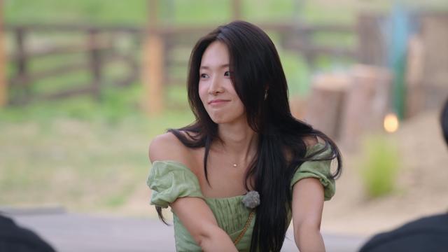 연애보다 더 뜨거운 ‘솔로지옥 5’ 최미나수·김고은·김민지 패션 분석