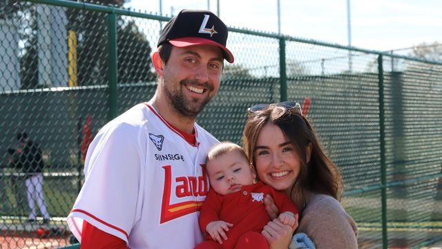 '12억 외인'은 빠르게 적응 중, 비결은 가족의 힘?…