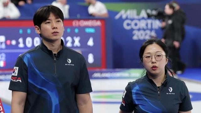 한 번 더 미뤄진 첫 승…컬링 믹스더블, 스위스전도 내주며 3연패