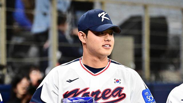 날벼락! 문동주 끝내 낙마하나…대표팀 명단 발표 하루 전 '초대형 악재'→KS 보직 전환이 독 됐나, '갑작스러운 어깨 통증'