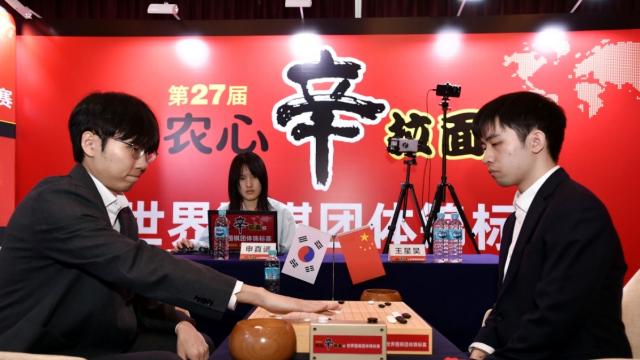 신진서, 왕싱하오 꺾고 농심배 20연승 대기록…한국 6연패 눈앞