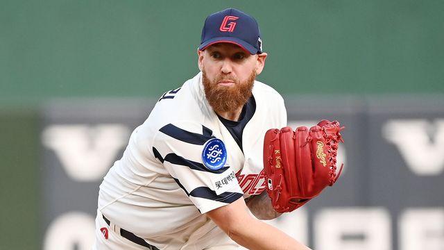 'ML 통산 44승' 롯데 털보 에이스, 미국서 지도자 커리어 시작했다