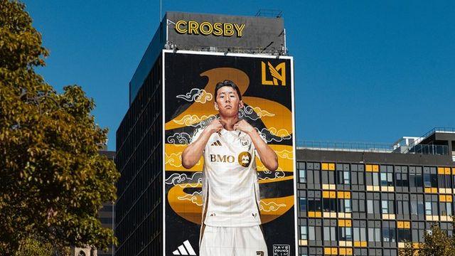 [오피셜] 이런 한국 선수는 없었다! LAFC, 손흥민 입단 반년 만에 벽화 제작…“2026시즌 유니폼 착용한 모습” 발표