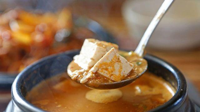 '한 번 뜨면, 계속 먹게 되는 마법..' 웬만한 고깃집보다 맛있다고 난리 난 정호영 셰프의 '된장술밥' 레시피