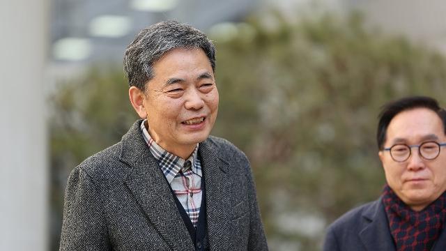 '대장동 50억' 곽상도 1심 공소기각·아들 무죄…
