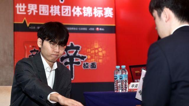 '8% → 97%' 단 한 수에 일본 침몰… 신진서, 농심배 21연승·6연패 달성!