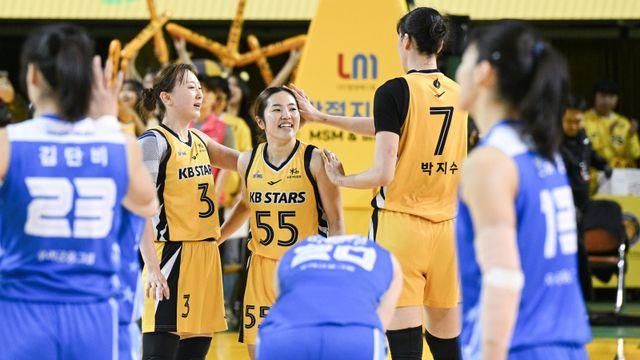 신바람 KB, 우리은행 제압하고 6연승 질주…선두 하나은행 0.5경기 차 추격