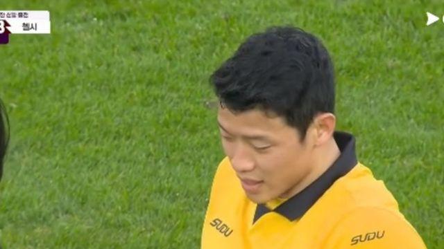 이렇게 안 풀릴 수가...황희찬 또 부상, 직접 교체 신호→땅 내려치며 자책