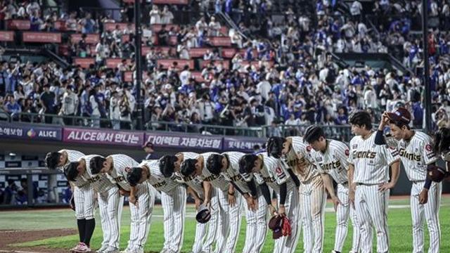 'WBC 0명 굴욕' 롯데 어쩌다가...한때 6명씩 국대 갔는데, 8년 암흑기→비참한 현실 직면