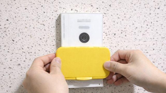 물티슈 뚜껑 버리지 말고 '초인종'에 붙이세요…이 좋은 걸 왜 몰랐죠