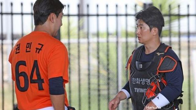 '충격' 한화 최재훈, 수비 훈련 중 오른손 타박상→약지 골절 소견…WBC 대표팀 합류 불발 위기 (멜버른 현장)