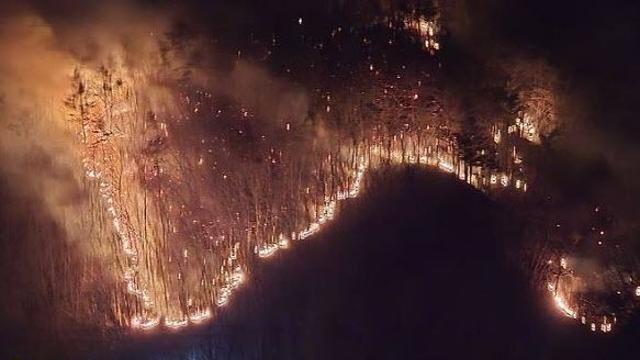 경주 문무대왕면 산불 재발화…야산 일대서 불길 살아나