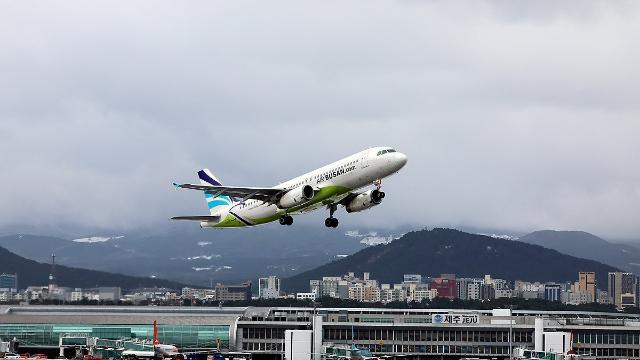 폭설에 결항 속출했던 제주 공항 정상화…산간도로·한라산 통제