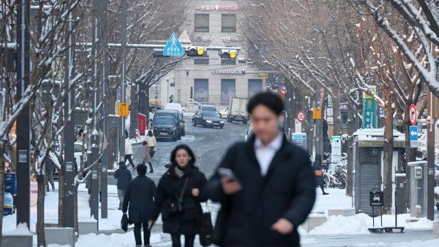 [내일 날씨] 전국 곳곳 비·눈 소식에 추위 '주춤'