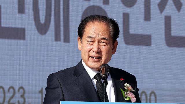 '여성수입' 발언 김희수 진도군수, 군민에게 욕설·반말 물의(종합)