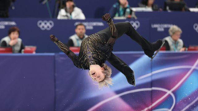 50년 만에 나온 ‘백플립’과 함께 금메달까지…미국 말리닌, 프리스케이팅서도 뒤로 공중제비