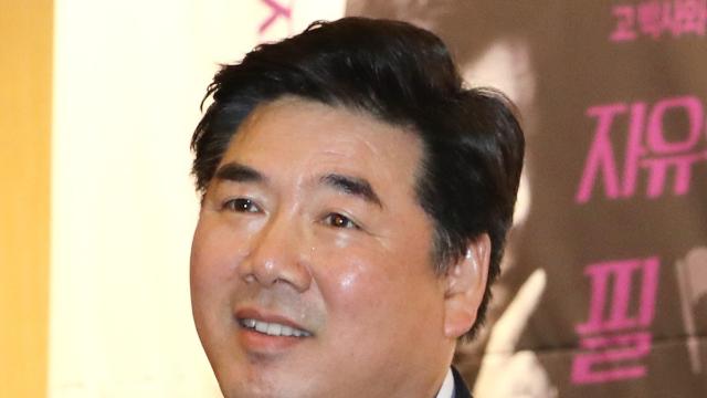 국힘 서울시당, '당사 전두환 사진게재 제안' 고성국 출석 요구