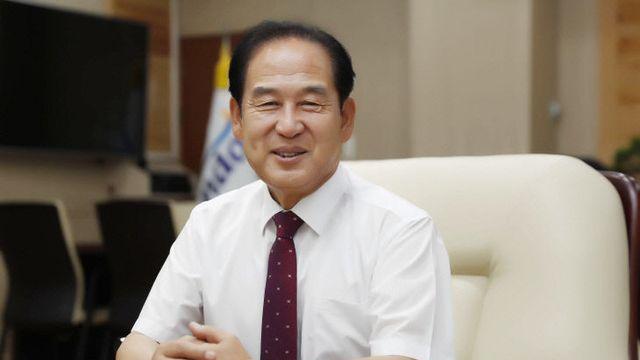 민주당, '베트남 여성 수입' 발언 물의 김희수 진도군수 제명