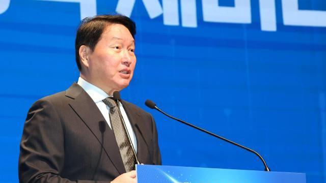 최태원-젠슨 황, '치맥'하며 AI 동맹…HBM4 공급·AI 협력 강화