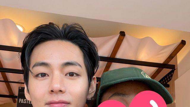 방탄소년단 뷔, 냅킨 받으러 갔다가 레전드 샷 생성