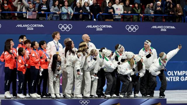 [올림픽] 일본, 거친 시상대 표면에 스케이트 날 손상 항의…조직위 사과