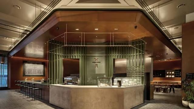 “음료 몇 잔에 40석?” 광화문 스벅 ‘승무원 가방 점거’ 논란 확산…항공사도 사과