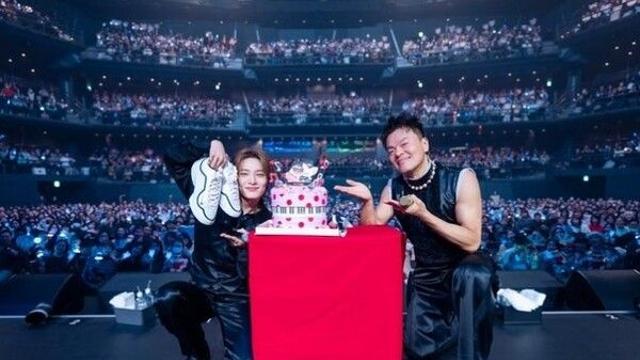 스트레이 키즈 아이엔, 박진영 도쿄 콘서트 깜짝 등장… 세대 초월한 역대급 합동 무대 선사