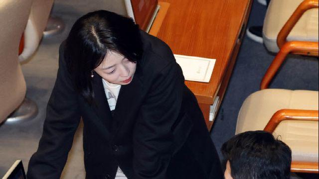 배현진 “징계? 무슨 생각이시냐”…장동혁, 시선 피하고 ‘한숨’